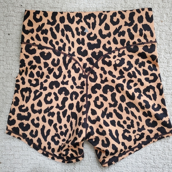 Balance Athletica Pants - Balance Athletica King Cheetah shorts L